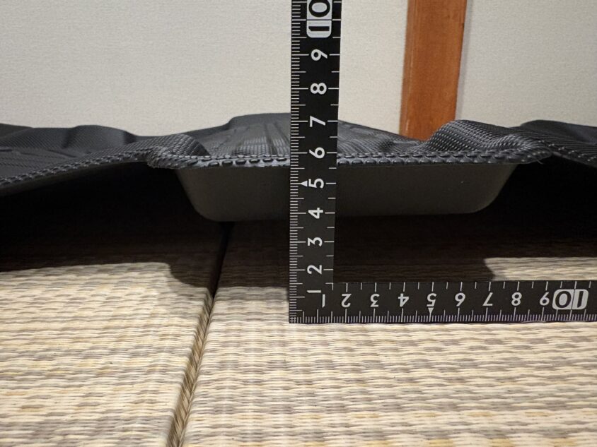 開封した日のフロアマットの折りジワ